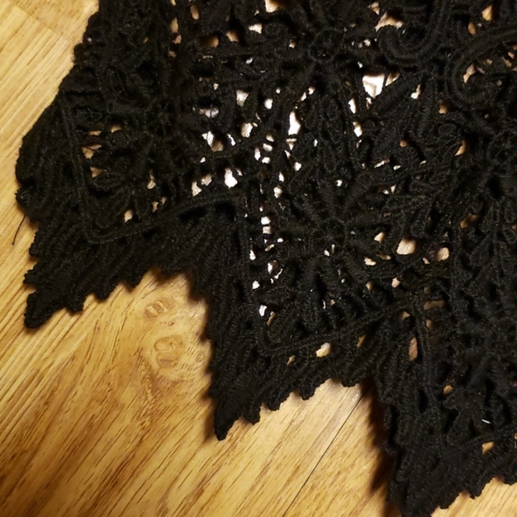 Bebe black lace cap sleeve top sz XS - Picture 2 of 3